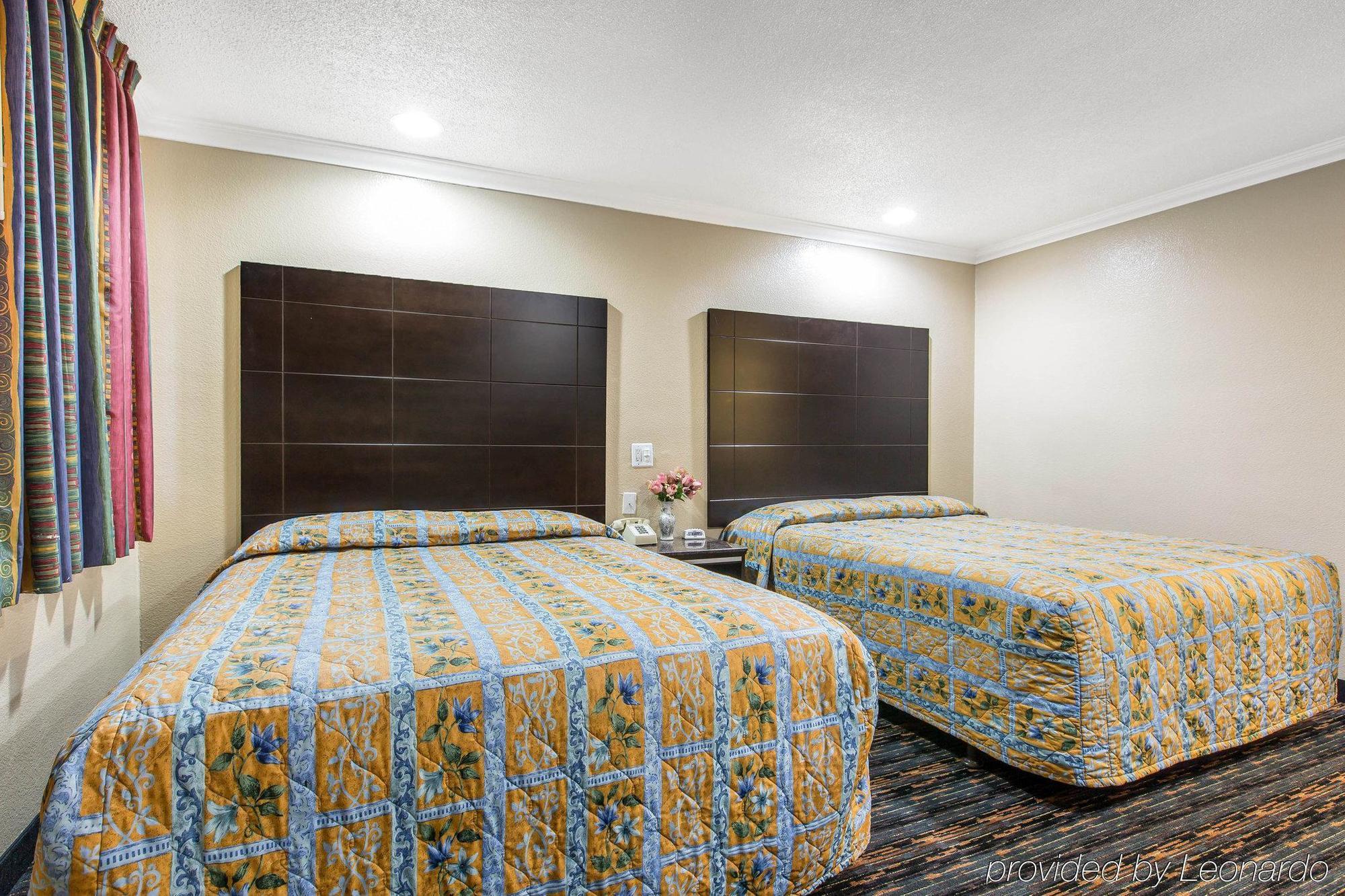 Rodeway Hotel 2*